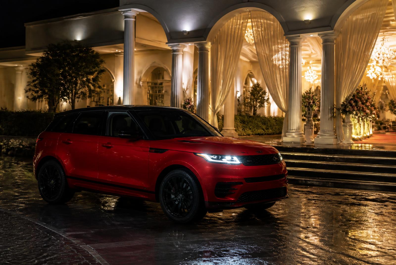 路虎 Range Rover Evoque情境照片：夜間接送：宴客廳外燈光下拍照，質感直接加分